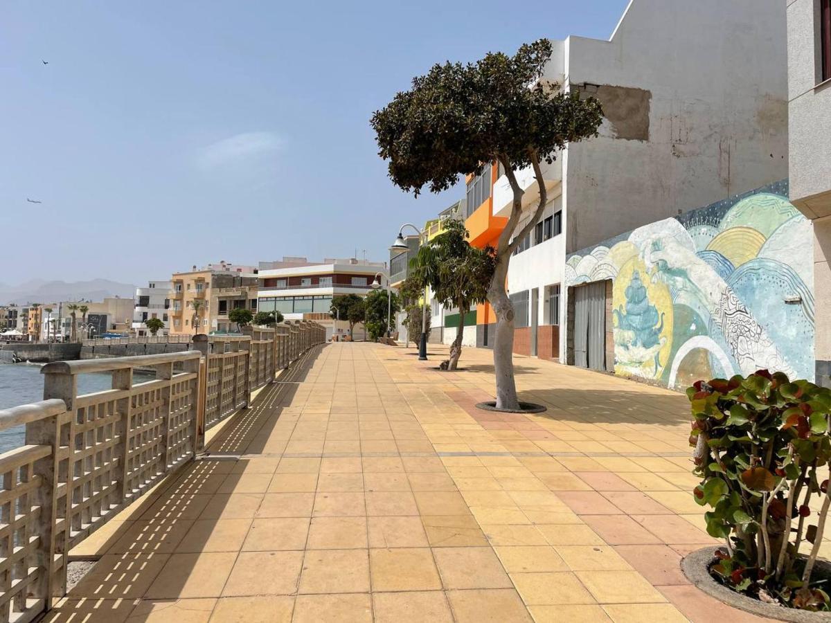Amber House Apartment Аринага Екстериор снимка